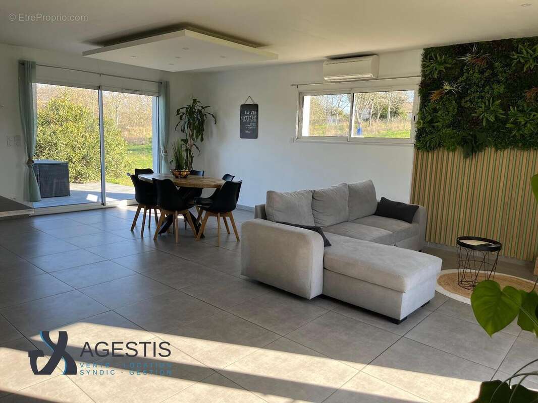   - Maison à LABRUGUIERE