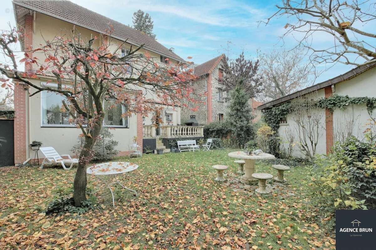 Maison à SAINT-MAUR-DES-FOSSES