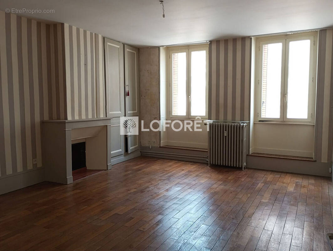 Appartement à SALINS-LES-BAINS