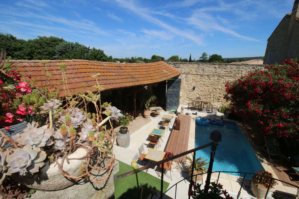 Maison de maître avec jardin, pisicine, parkings. - photo 15