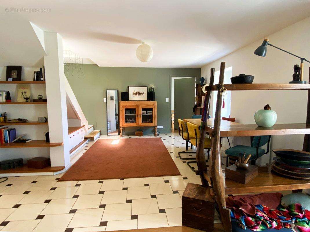 Propriété en pierre 208 m² dont 45 m² de véranda + grange 180 m² – Accessible PMR – 7000 m² – 20 min de Vannes! - photo 9