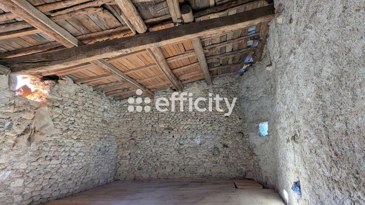 Maison à SAINT-REMY-SUR-DUROLLE