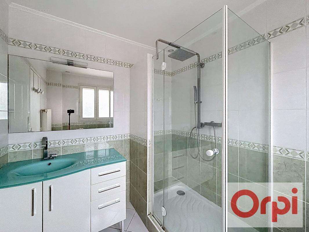 Maison à VOISINS-LE-BRETONNEUX