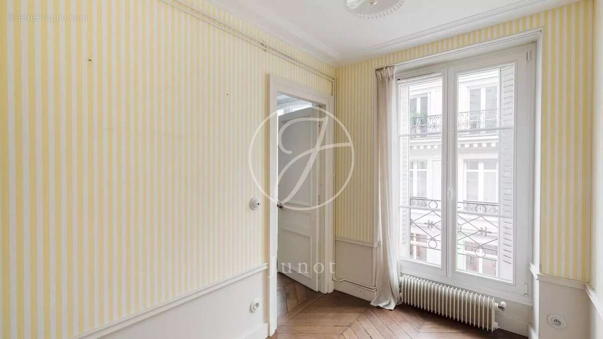 Appartement à PARIS-10E