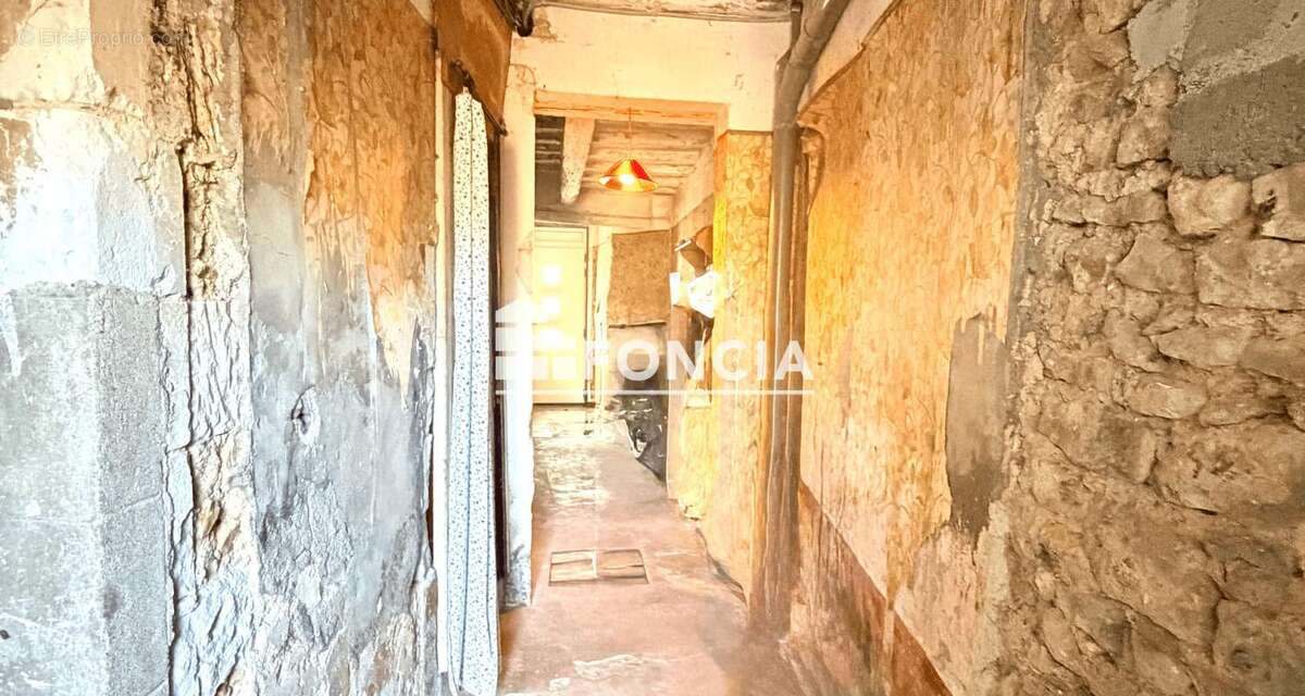 Maison à Rénover 3 pièces, 2 chambres avec garage et beau jardin en Centre Ville de La Flèche - photo 7