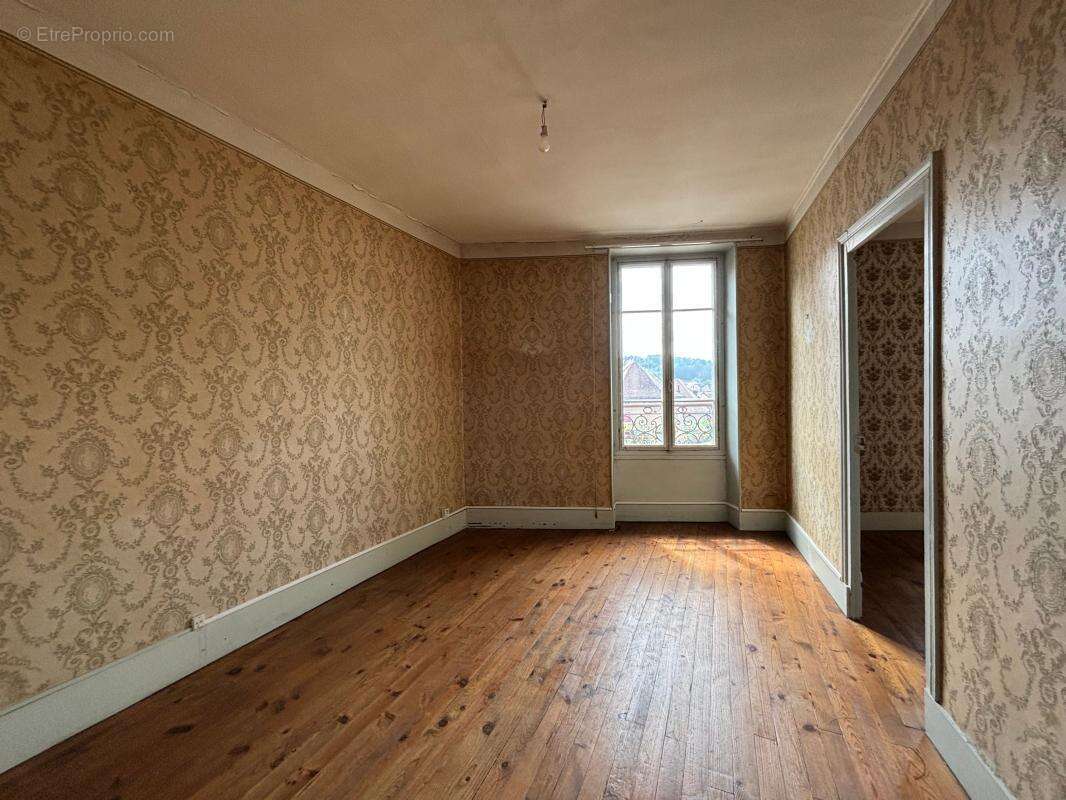 Appartement à ENTRE-DEUX-GUIERS