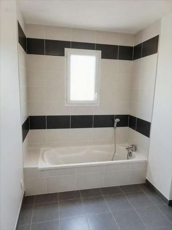 Maison 106 m² à Fontaine-Le-Comte  - photo 32