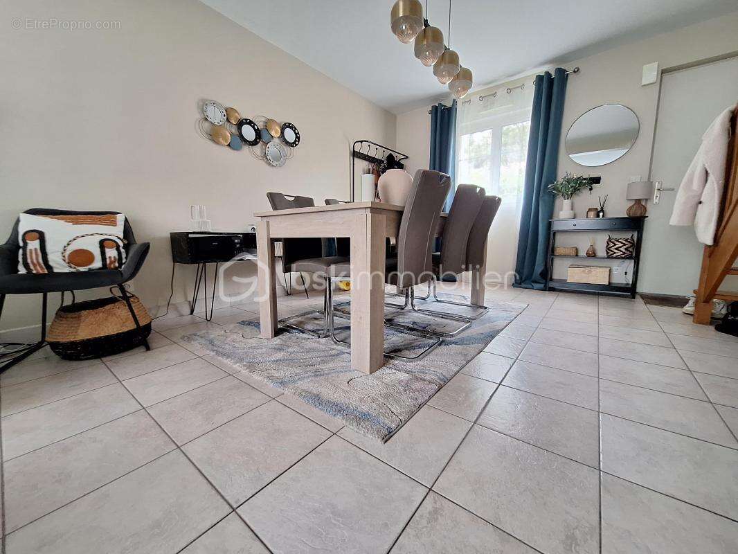 Maison à SAINT-JEAN-DE-BRAYE