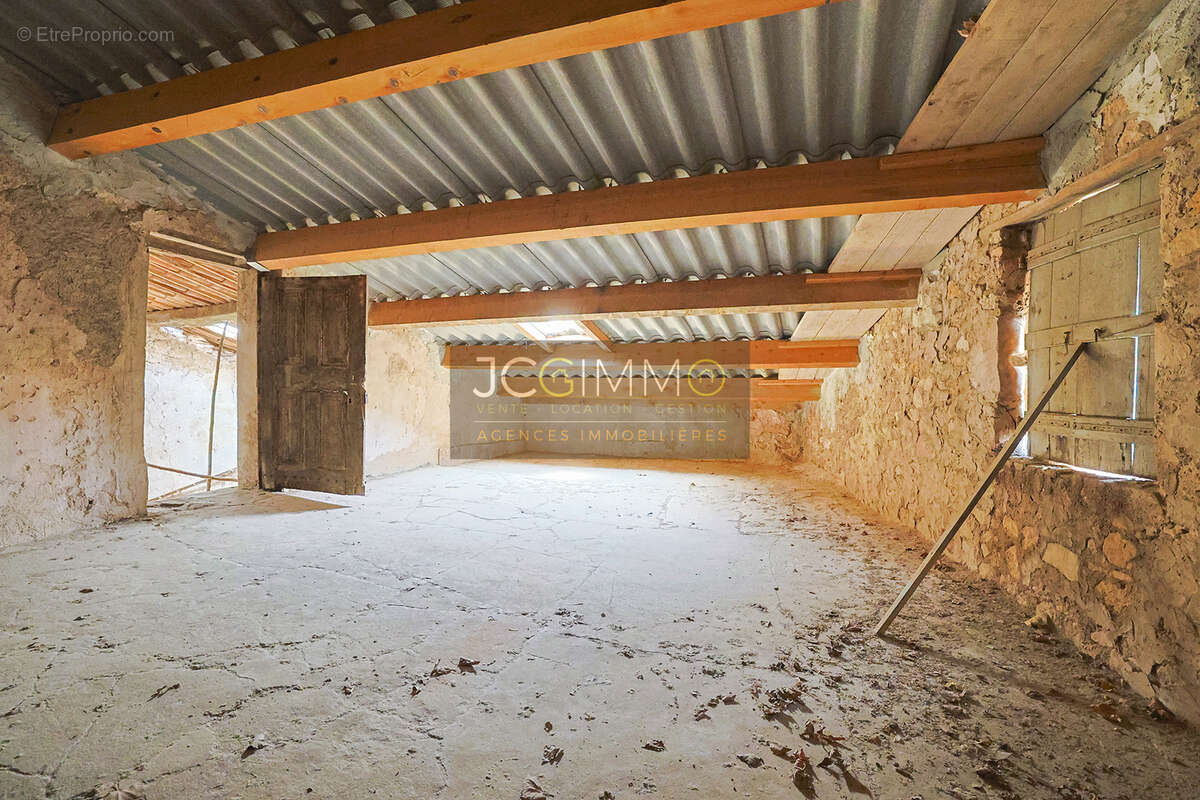 Bastide de 800m2 sur un terrain de 657m2 - photo 14