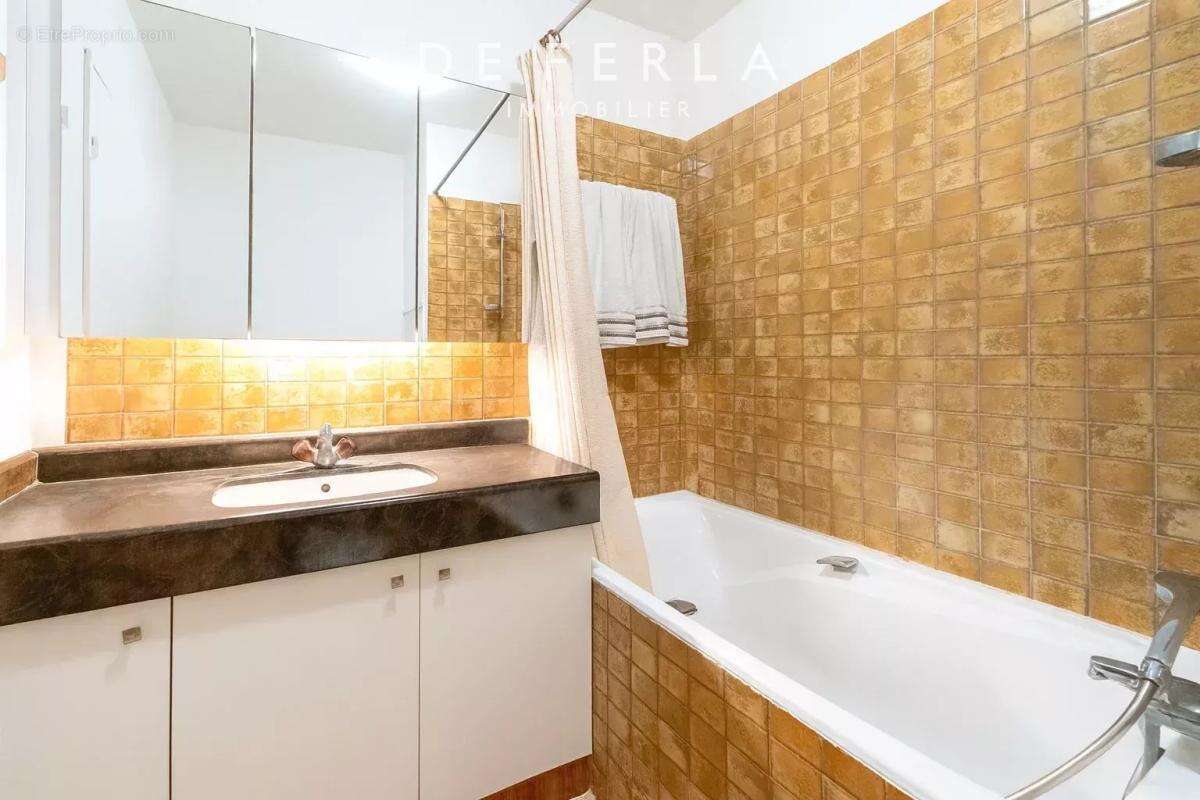 Appartement à PARIS-14E