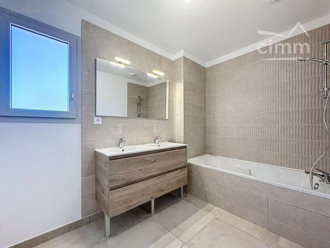 Maison à L&#039;ISLE-SUR-LA-SORGUE