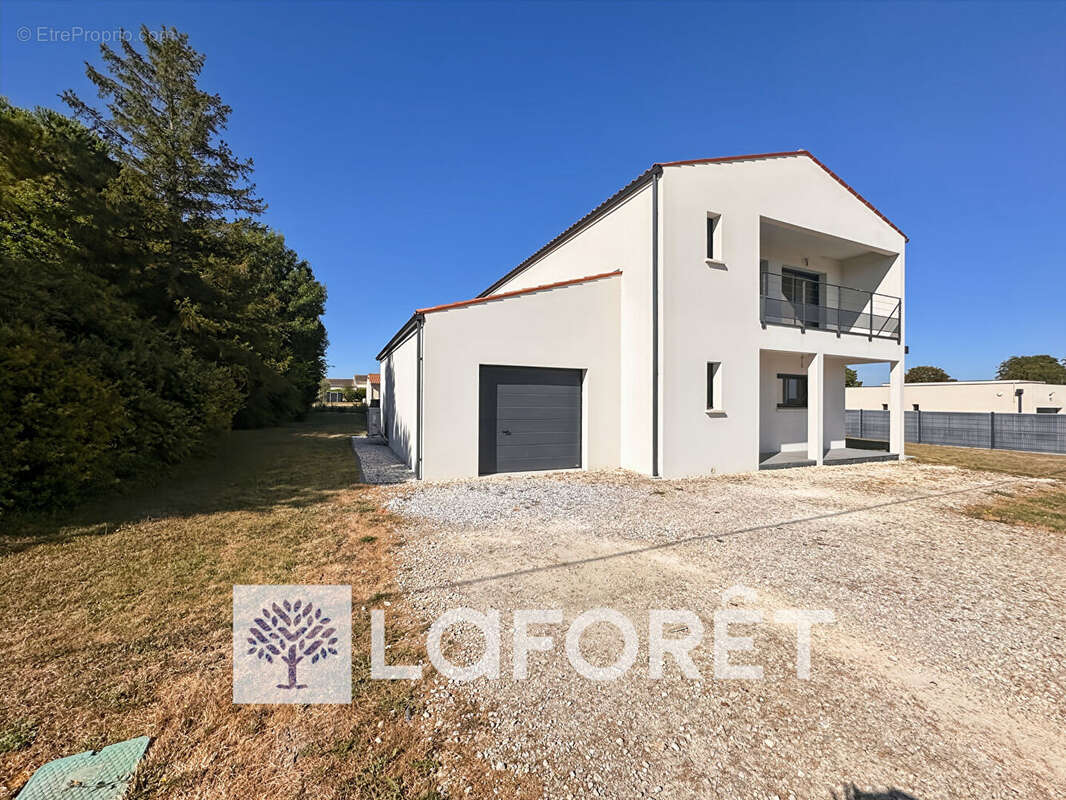 Maison contemporaine 2020 - 199 m² - 4 chambres - Terrain 999 m² entre SAINTES (17100), PONS (17800) et COGNAC (16100) - photo 10
