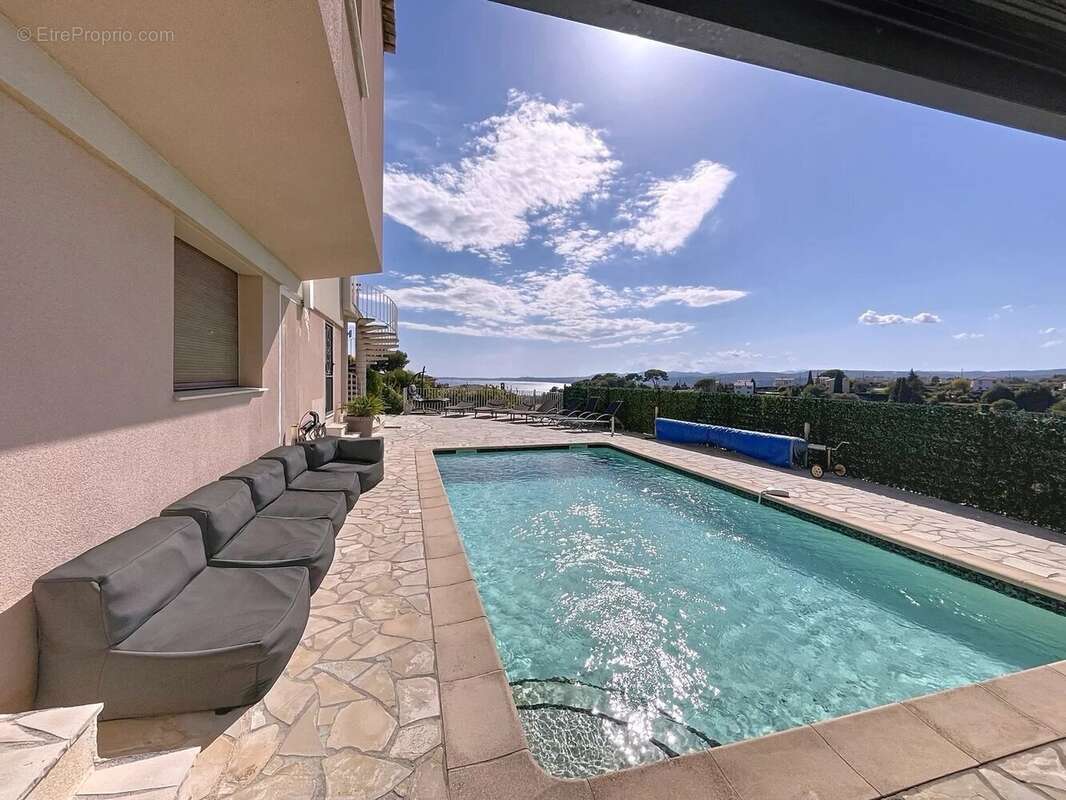 Maison à SAINT-LAURENT-DU-VAR