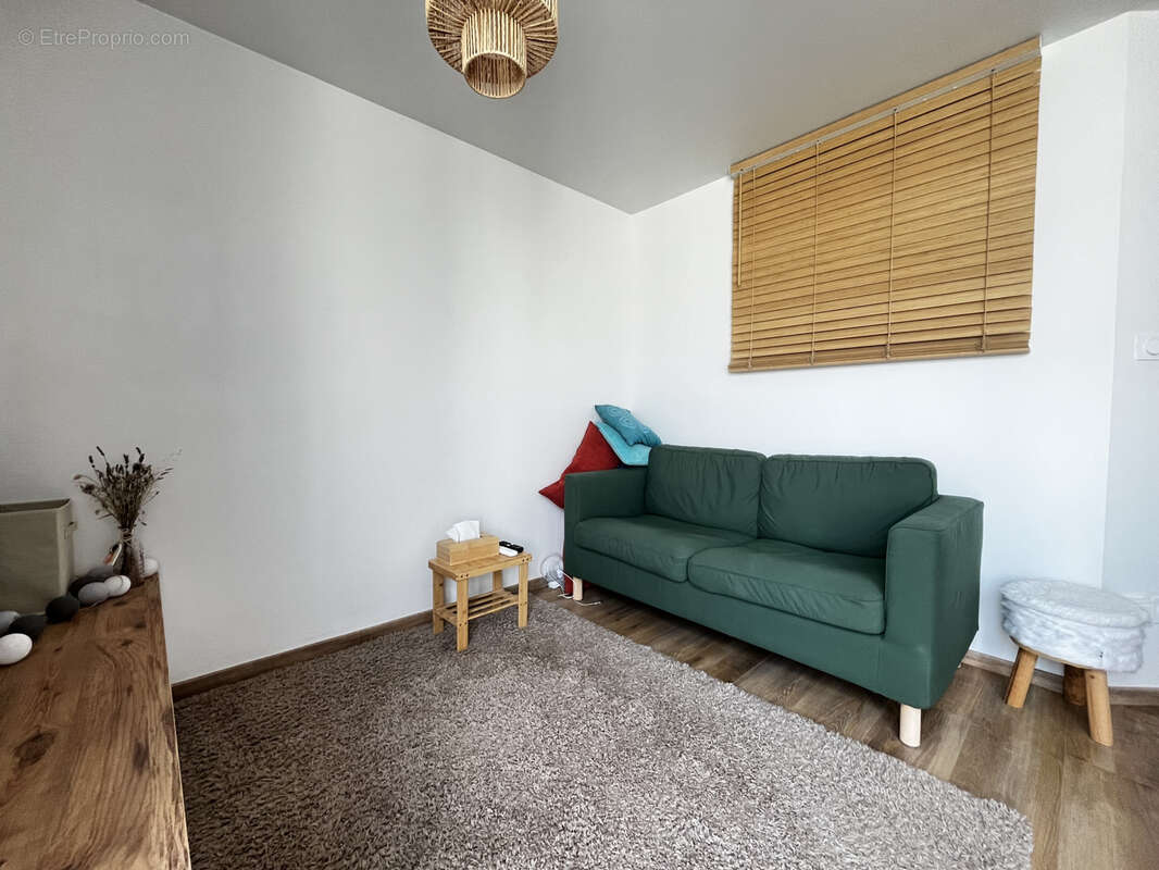 HIDRI IMMO PLUS vous propose un T1 bis coup de coeur rénové avec ascenseur et clim réversible à Grenoble - photo 3