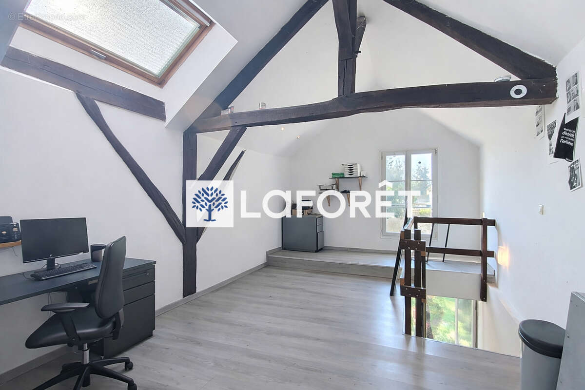 Maison à JOUY-LE-CHATEL