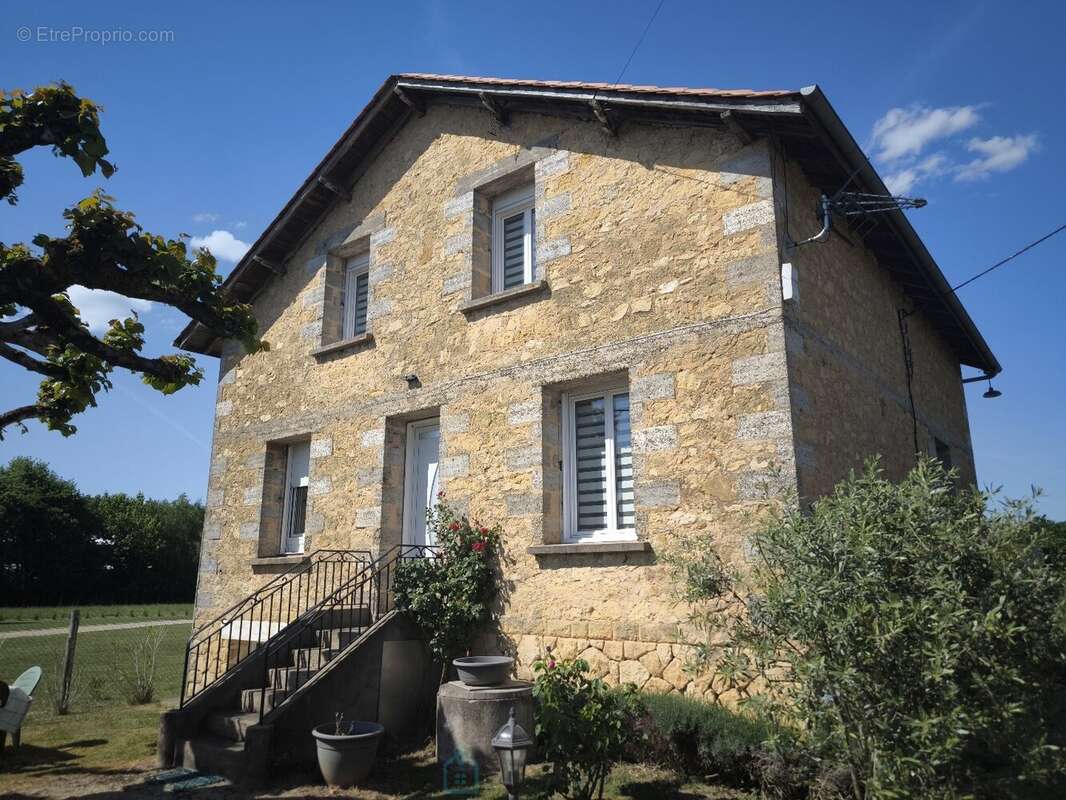 Maison entierement renovee en bord de dordogne - photo 2