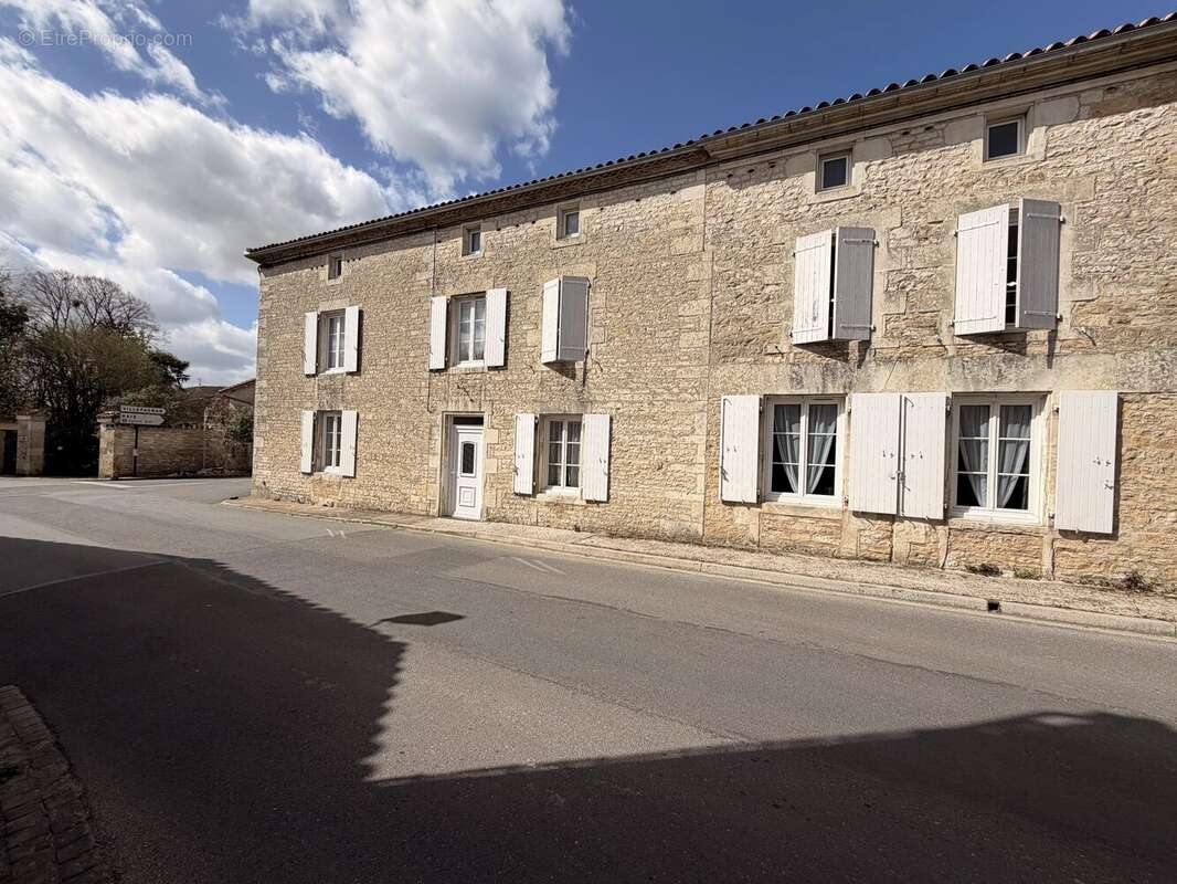 Maison à RUFFEC