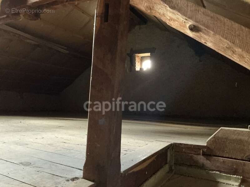 Maison à LE MAYET-DE-MONTAGNE