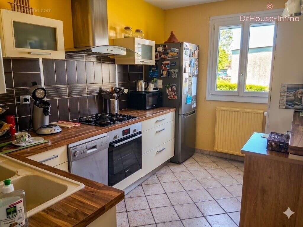 Appartement 75 m² à Saint-Jean-De-La-Ruelle  - photo 8