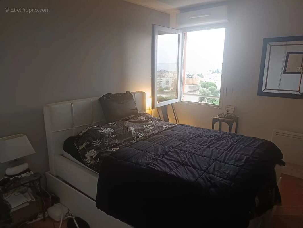 Appartement à SAINT-LAURENT-DU-VAR