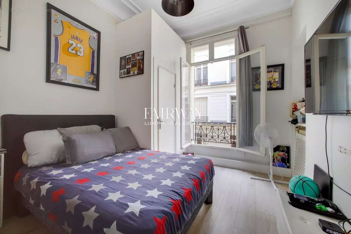 Appartement à PARIS-16E