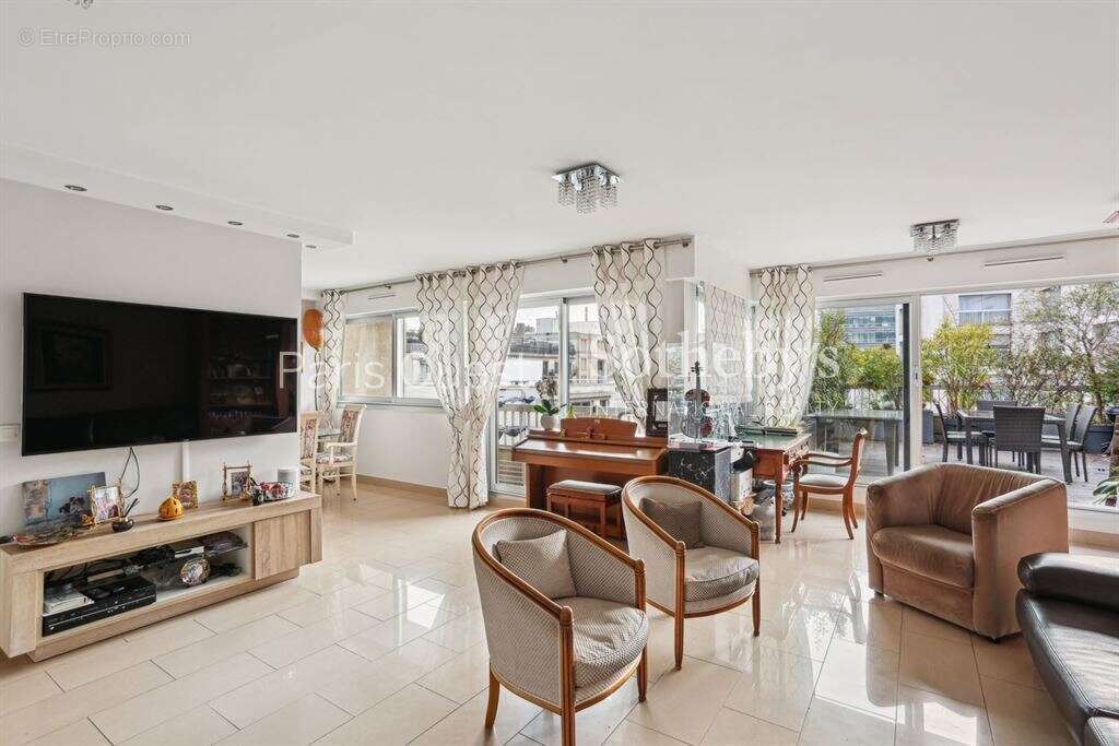 Appartement à NEUILLY-SUR-SEINE