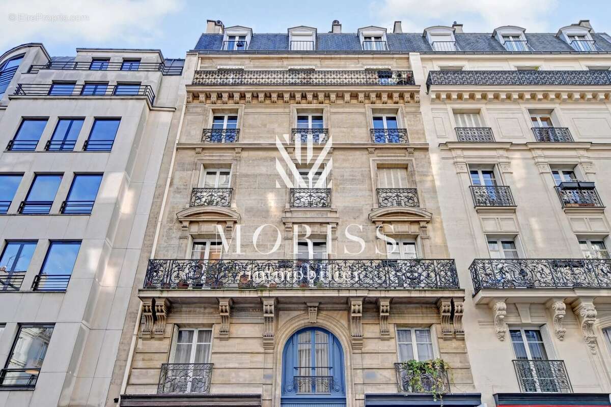 Appartement à PARIS-17E