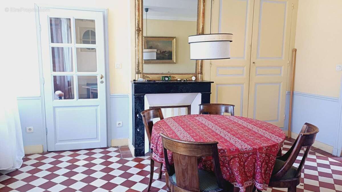 Maison à CUTS