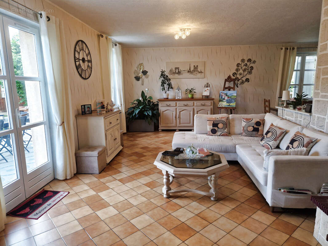Maison à DRACY-SAINT-LOUP