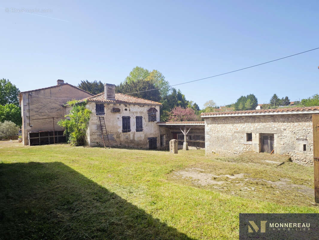 Ancienne ferme nombreuses dépendances sources et lavoir - photo 22