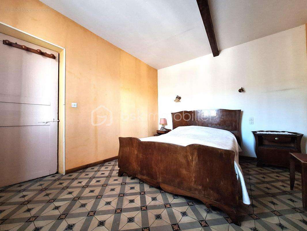 Maison de village - fort potentiel - 88 m2 - 3 chambres - cellier - grenier amenageable - terrasse - photo 15