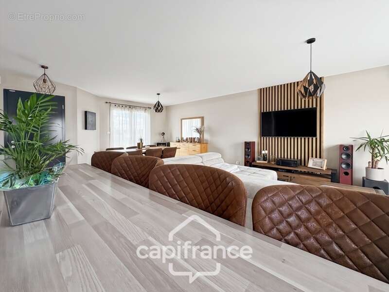 Maison à OUROUX-SUR-SAONE