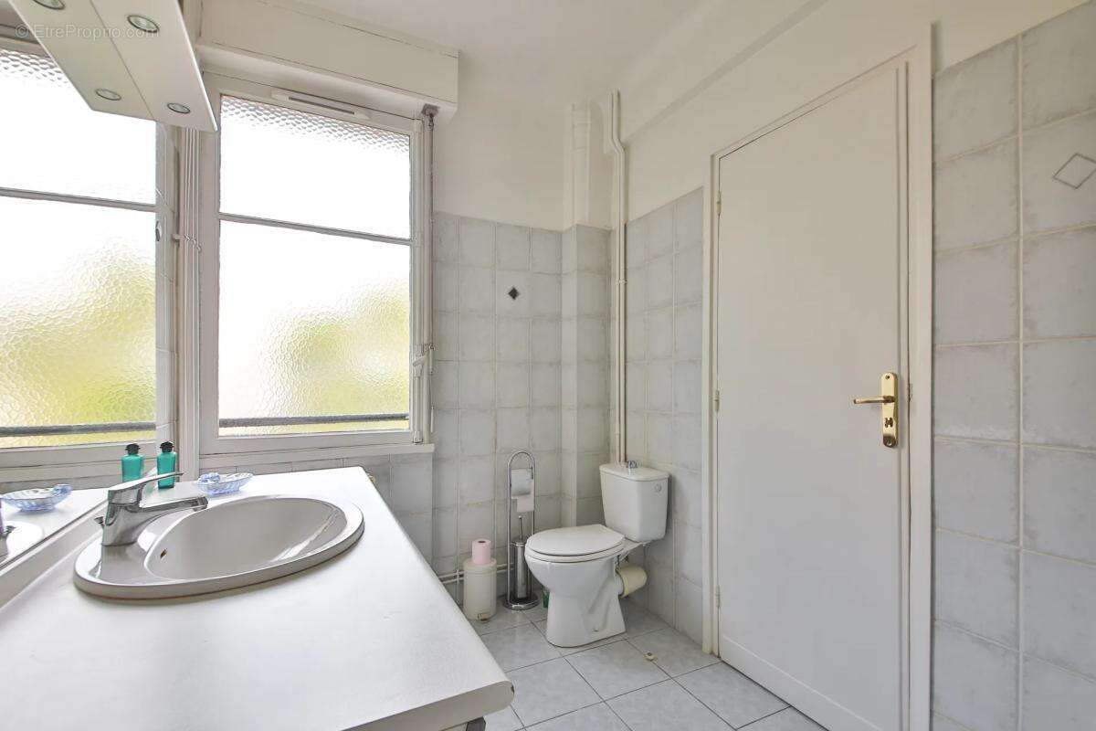 PARIS 16ᵉ – RUE MOLITOR  Un appartement à imaginer selon vos envies ! - photo 6