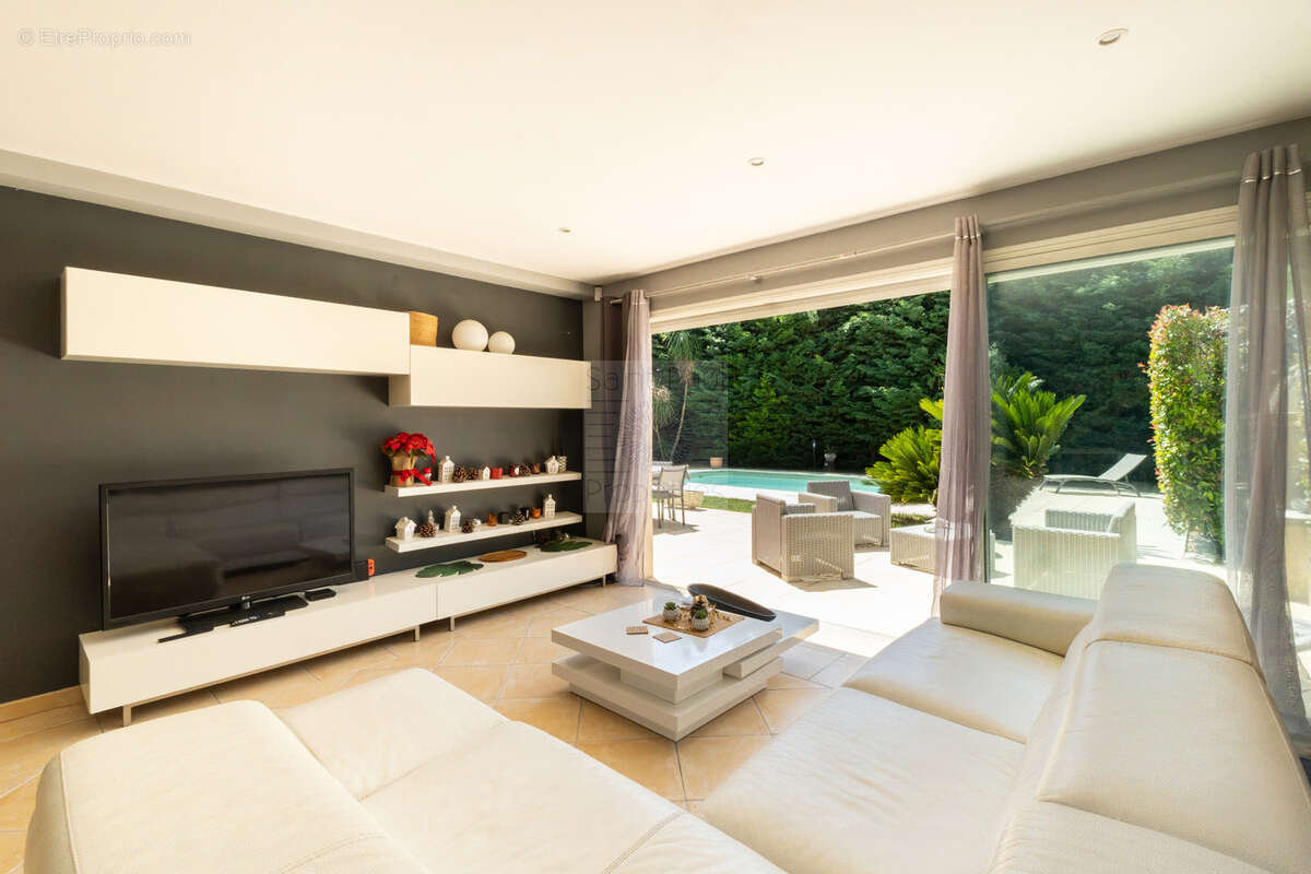 Maison à VILLENEUVE-LOUBET