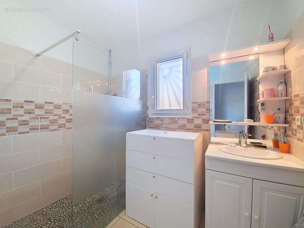 Maison à SAINT-LAURENT-DE-LA-SALANQUE