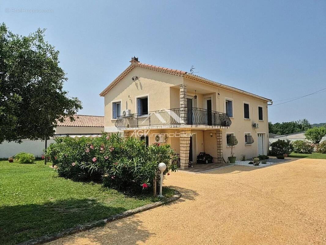 Maison à SAINT-HILAIRE-DE-BRETHMAS