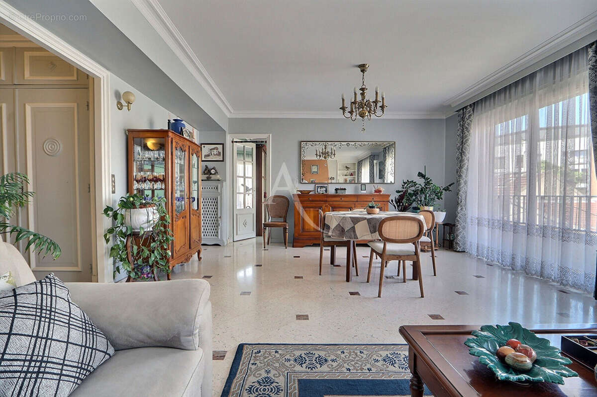 Appartement à AUBERVILLIERS