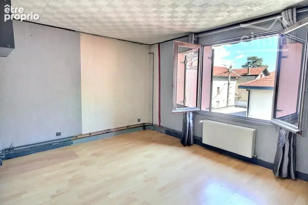 À vendre : Maison de village, cour et double garage - photo 7