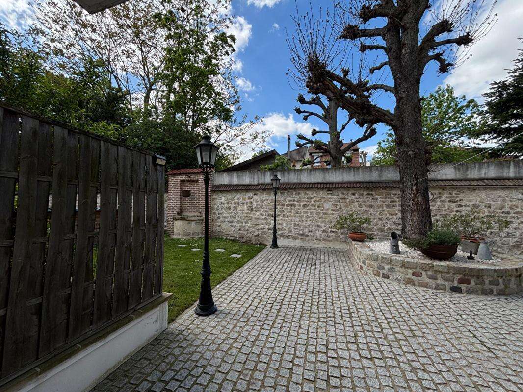 Appartement à LA GARENNE-COLOMBES