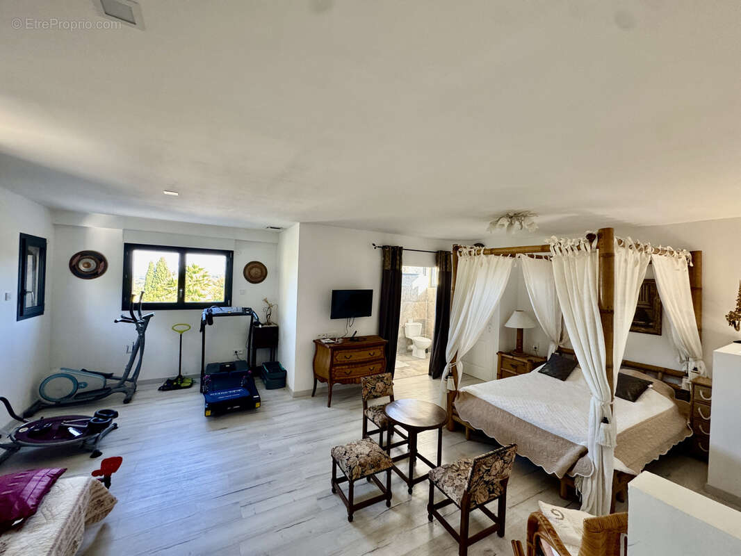 Maison à SAINTE-CECILE-LES-VIGNES