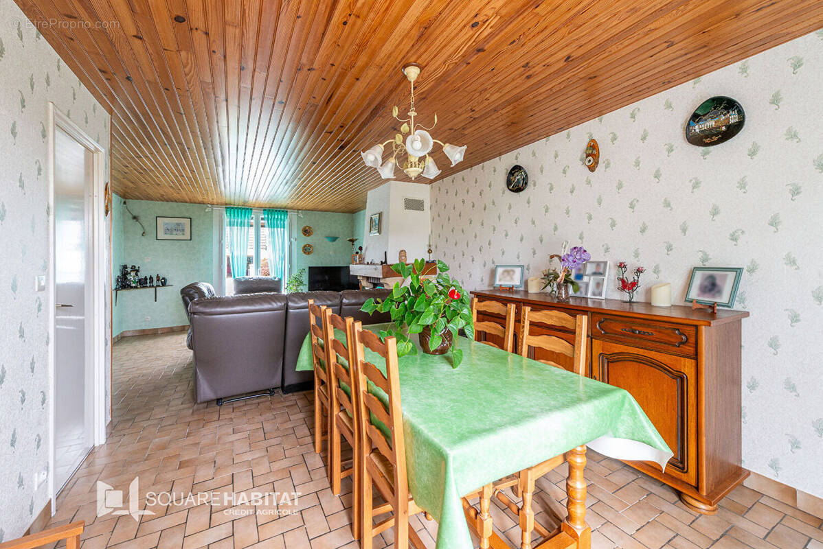 Maison à MONCHECOURT