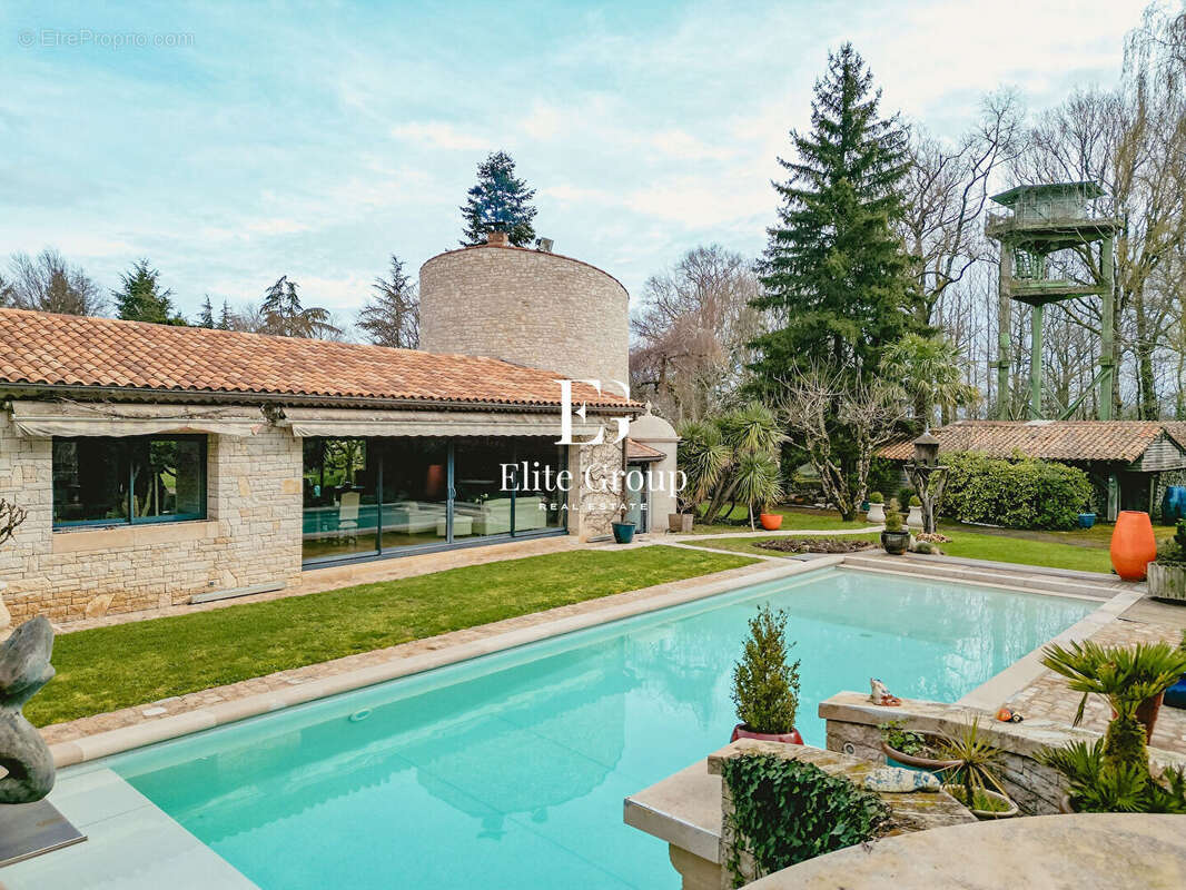 À vendre demeure de charme - 415 m² au coeur d'un parc arboré de 2,6 hectares - photo 3