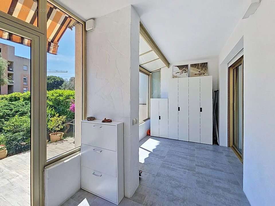 Appartement à SAINT-LAURENT-DU-VAR