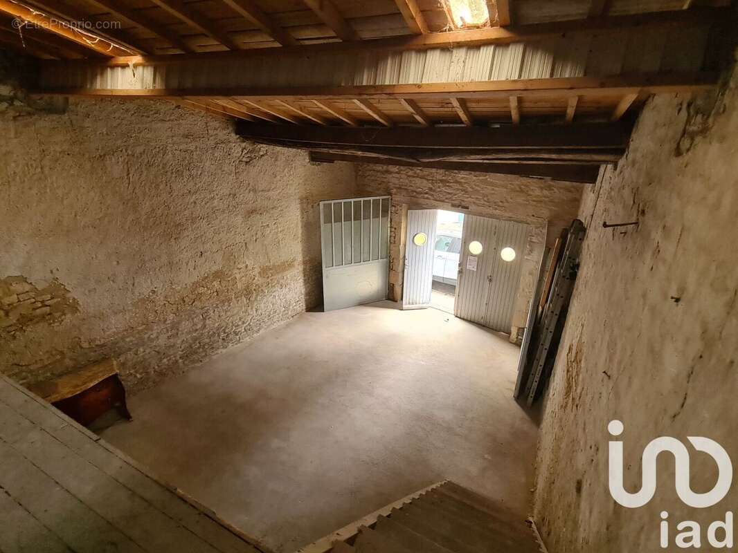 Photo 5 - Parking à SURGERES