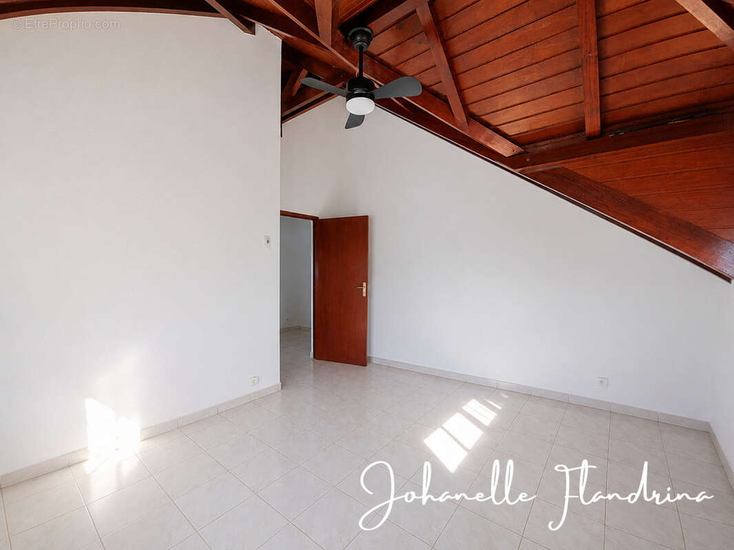 Les Abymes, Boisripeaux - Maison familiale 9 pièces de 230 m², sur 3 niveaux, garage, jardin - photo 26