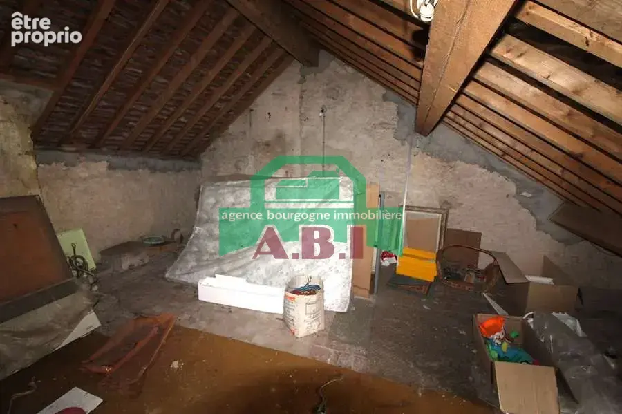 58, Varzy proche des commerces MAISON DE BOURG habitable à rafraîchir au goût du jour. - photo 11