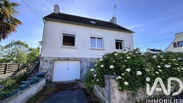 Photo 2 - Maison à CHATEAUNEUF-DU-FAOU