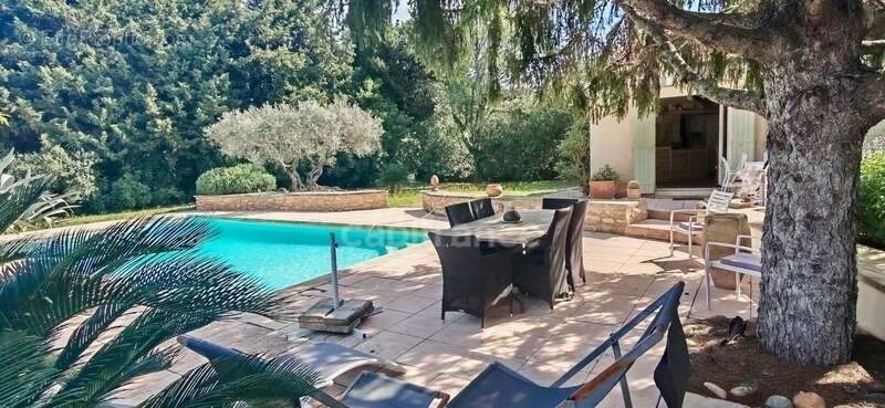 Maison à FONTVIEILLE