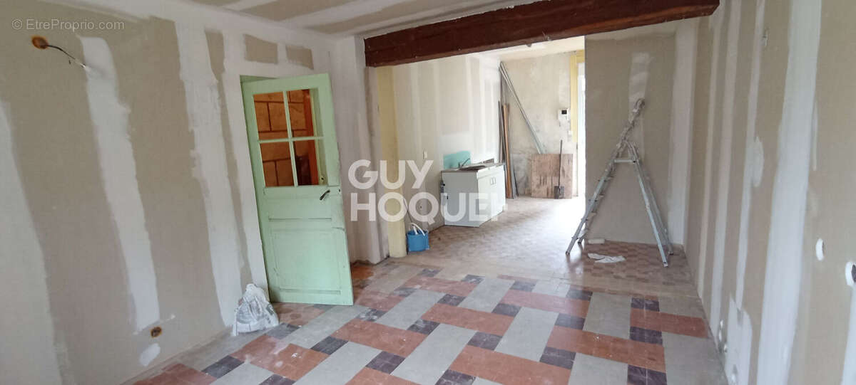 Maison à SAINT-CYR-DU-RONCERAY