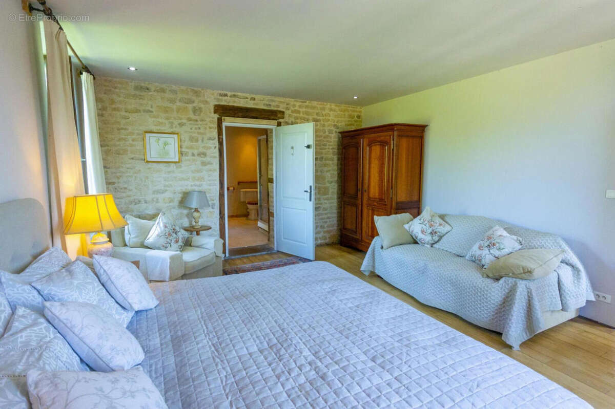 CHAMBRE - Maison à SALLES-DE-VILLEFAGNAN